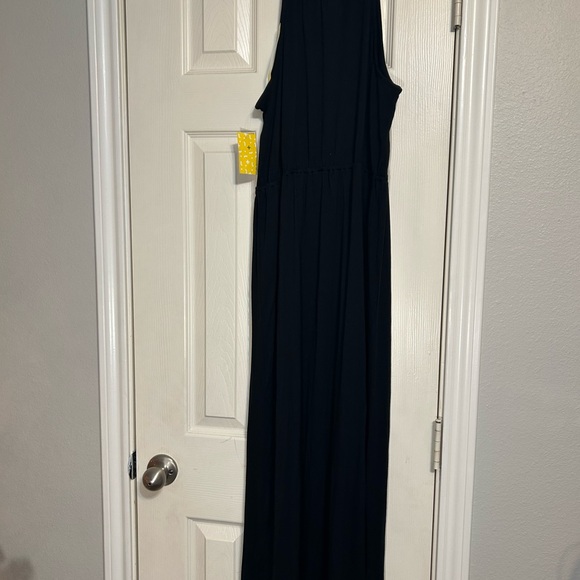 Elegant Black Maxi Dress - Picture 2 of 3